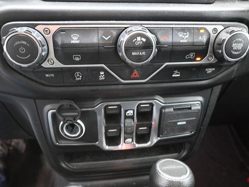 Used 2023 Jeep Gladiator Sport AWD/4WD image 9
