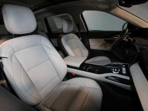 New 2026 Lincoln Nautilus Reserve image 25