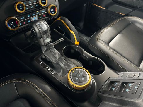 Used 2024 Ford Bronco Badlands image 32