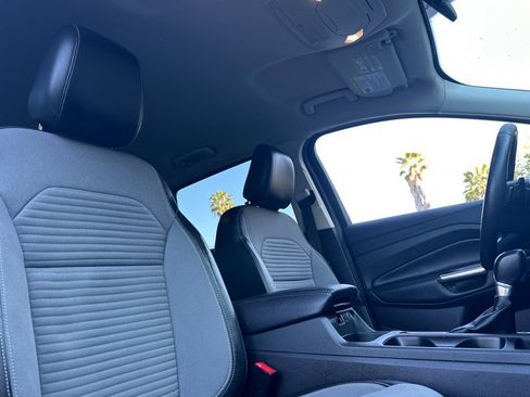 Used 2018 Ford Escape SE w/ SE Sport Appearance Package image 16