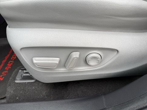 Used 2023 Toyota Highlander XLE image 25