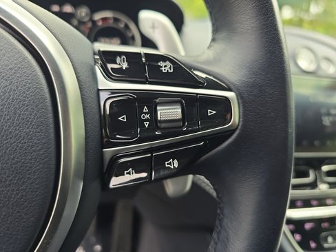 Used 2021 Aston Martin DBX AWD/4WD image 18