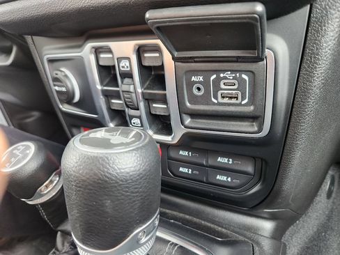 Used 2025 Jeep Wrangler Unlimited Sport AWD/4WD image 28