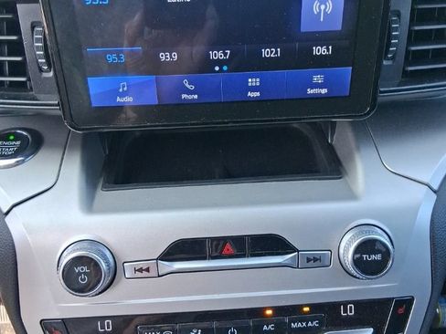 Used 2021 Ford Explorer XLT AWD/4WD image 9