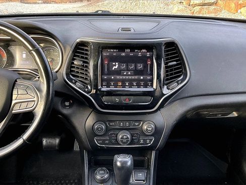 Used 2019 Jeep Cherokee Limited image 29