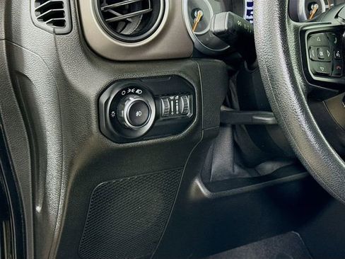 Used 2018 Jeep Wrangler Sport AWD/4WD image 10