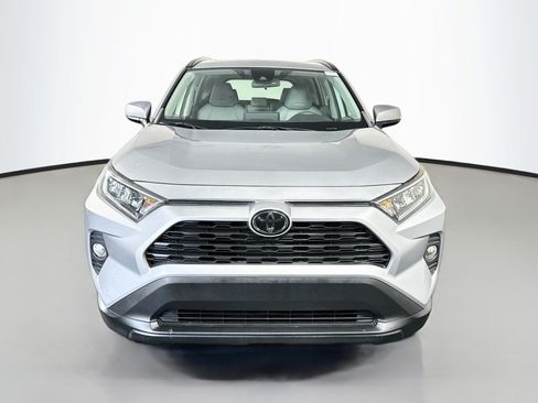 Used 2019 Toyota RAV4 XLE Premium FWD image 2