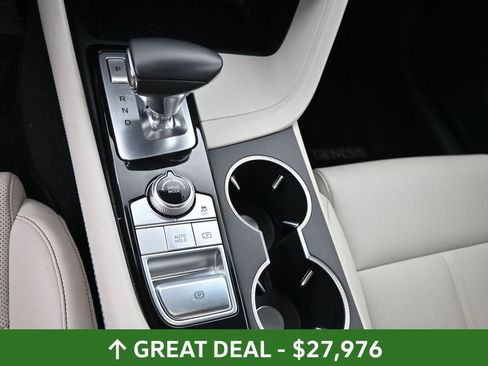 Used 2024 Genesis G70 2.5T image 28