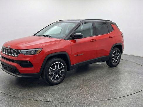 Used 2025 Jeep Compass Trailhawk image 3