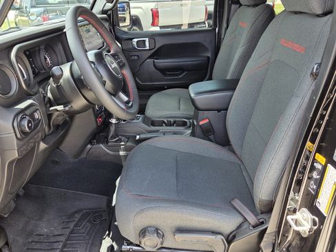 Used 2024 Jeep Wrangler Unlimited Rubicon AWD/4WD image 4