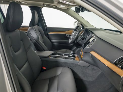 Used 2024 Volvo XC90 B5 Plus image 31