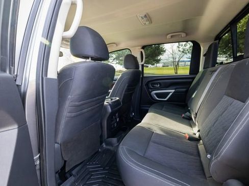 Used 2019 Nissan Titan SV w/ SV Convenience Package image 13