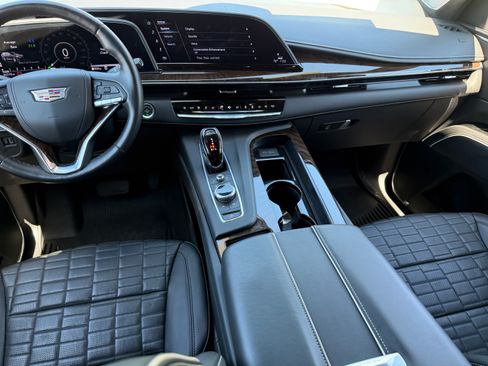 Certified 2022 Cadillac Escalade Premium Luxury Platinum w/ LPO, Radiant Package AWD/4WD image 9