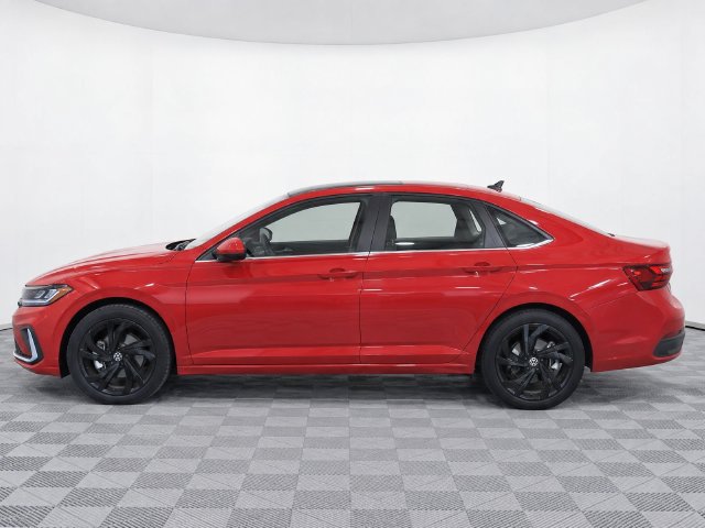 Used 2025 Volkswagen Jetta SE FWD image 9