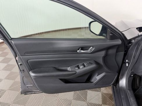 Used 2025 Nissan Altima 2.5 SV FWD image 12