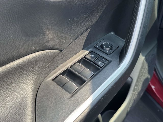Used 2020 Toyota RAV4 XLE Premium AWD/4WD image 31