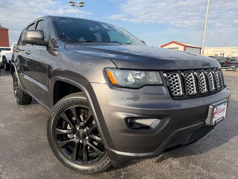 Used 2019 Jeep Grand Cherokee Altitude AWD/4WD image 2