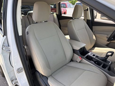Used 2018 Ford Escape SE w/ Ford Safe & Smart Package FWD image 21
