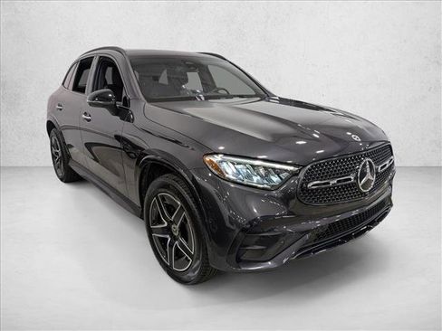 Used 2025 Mercedes-Benz GLC 300 4MATIC image 3