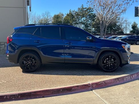 Used 2022 GMC Terrain SLT w/ Infotainment Package II image 7