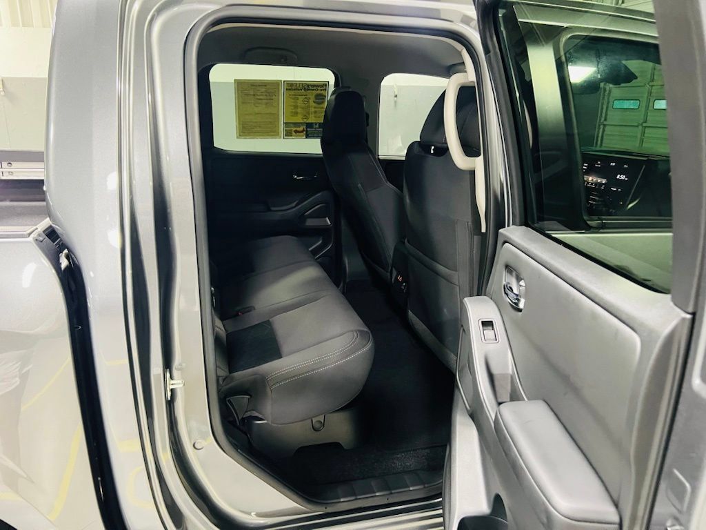 Used 2025 Nissan Frontier SV w/ SV Convenience Package AWD/4WD image 25