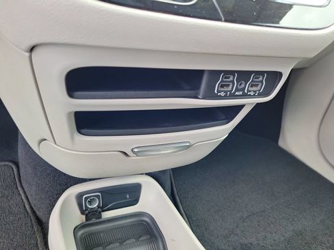 Used 2023 Chrysler Voyager LX FWD image 36