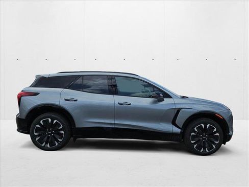 New 2025 Chevrolet Blazer EV RS image 4