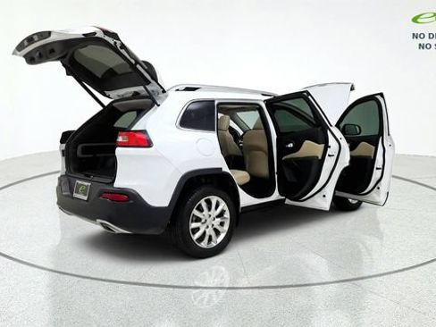 Used 2016 Jeep Cherokee Limited w/ Luxury Group FWD image 19