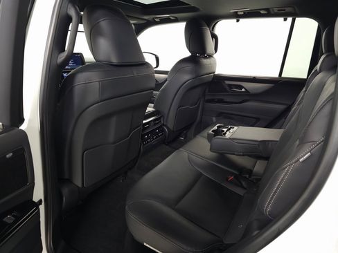 Used 2025 Lexus LX 700h F Sport image 40