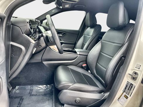 Used 2024 Mercedes-Benz GLC 300 image 11
