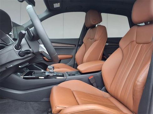 Used 2024 Audi Q5 2.0T Premium w/ Convenience Package image 11