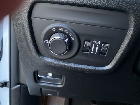 Certified 2024 Jeep Grand Cherokee L Laredo AWD/4WD image 14