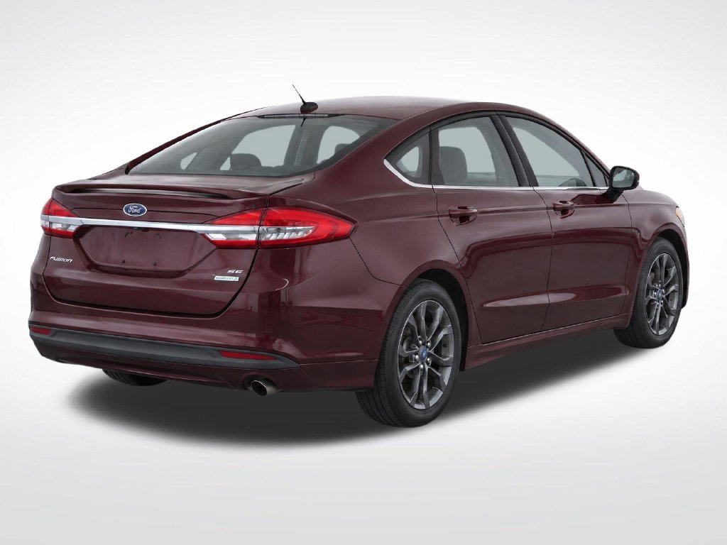 Used 2018 Ford Fusion SE w/ Equipment Group 201A FWD image 3