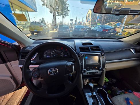 Used 2013 Toyota Camry LE image 13