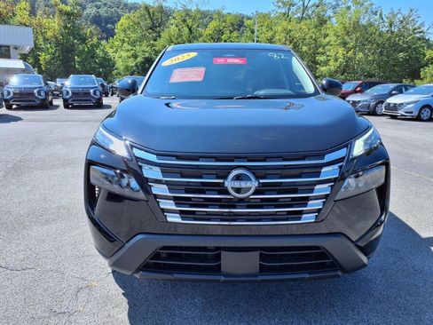 Certified 2025 Nissan Rogue SV image 12