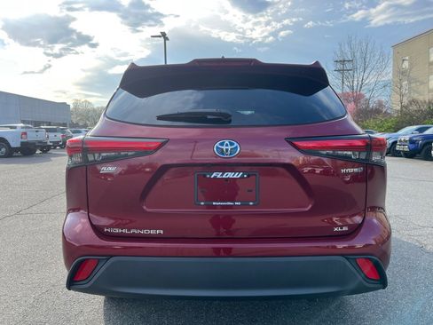 Used 2021 Toyota Highlander XLE image 16
