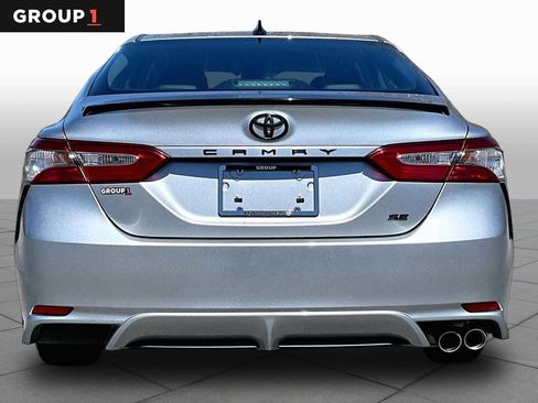 Used 2019 Toyota Camry SE image 5