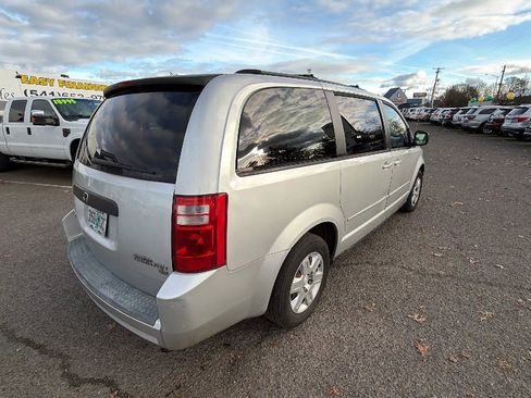Used 2009 Dodge Grand Caravan SE w/ Climate Group image 3