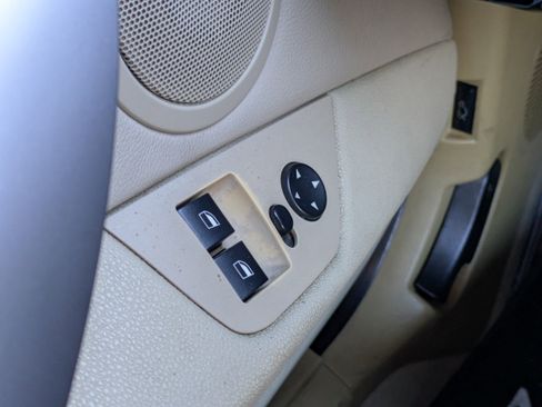 Used 2005 BMW Z4 2.5i image 27