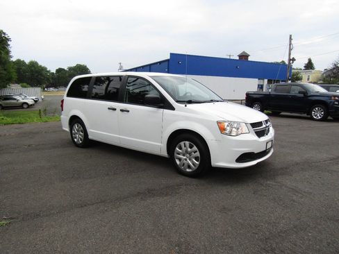Used 2019 Dodge Grand Caravan SE w/ UConnect Hands-Free Group image 44