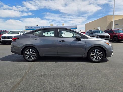 Used 2021 Nissan Versa SV FWD image 7