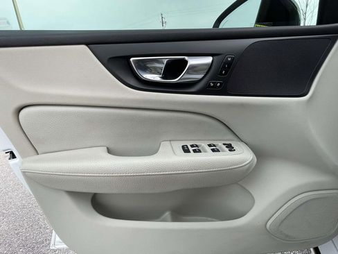 Used 2021 Volvo S60 T5 Momentum w/ Advanced Package image 15