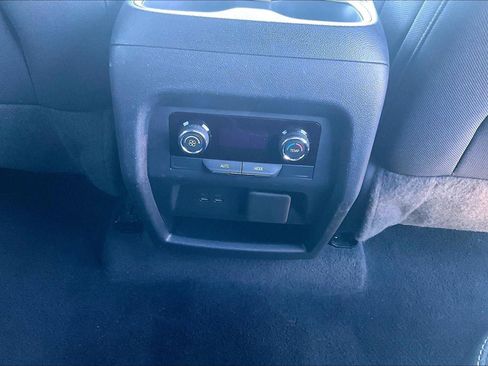 Used 2024 Chevrolet Traverse LT AWD/4WD image 10