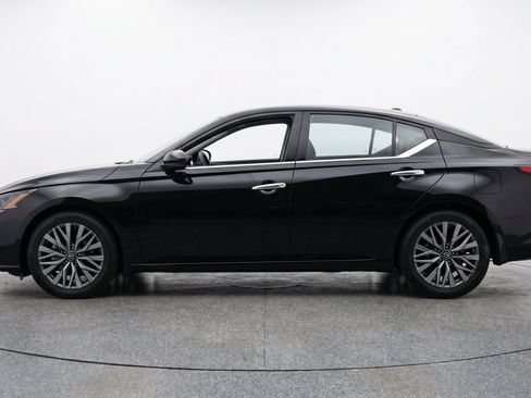 Used 2025 Nissan Altima 2.5 SV FWD image 5