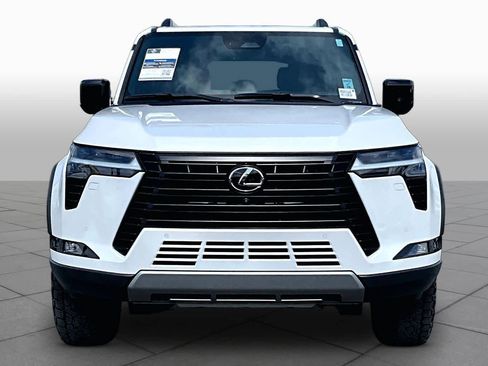 Used 2024 Lexus GX 550 AWD/4WD image 3