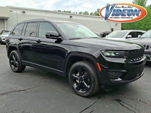 Certified 2025 Jeep Grand Cherokee Altitude AWD/4WD image 1