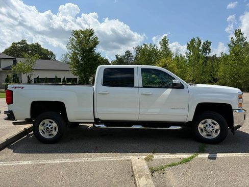Used 2015 Chevrolet Silverado 2500 LT AWD/4WD image 4