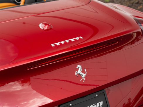 Used 2015 Ferrari California T image 28