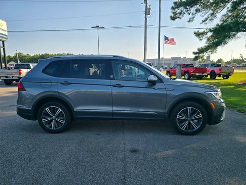Used 2024 Volkswagen Tiguan Wolfsburg Edition FWD image 2