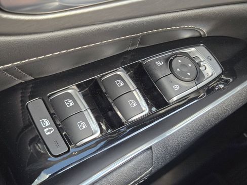 Used 2023 Kia Sorento SX image 32